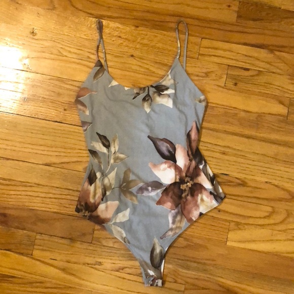 Windsor Dresses & Skirts - NWT floral body suit!! 💕